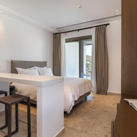 Omvrodektis Village Hotel *